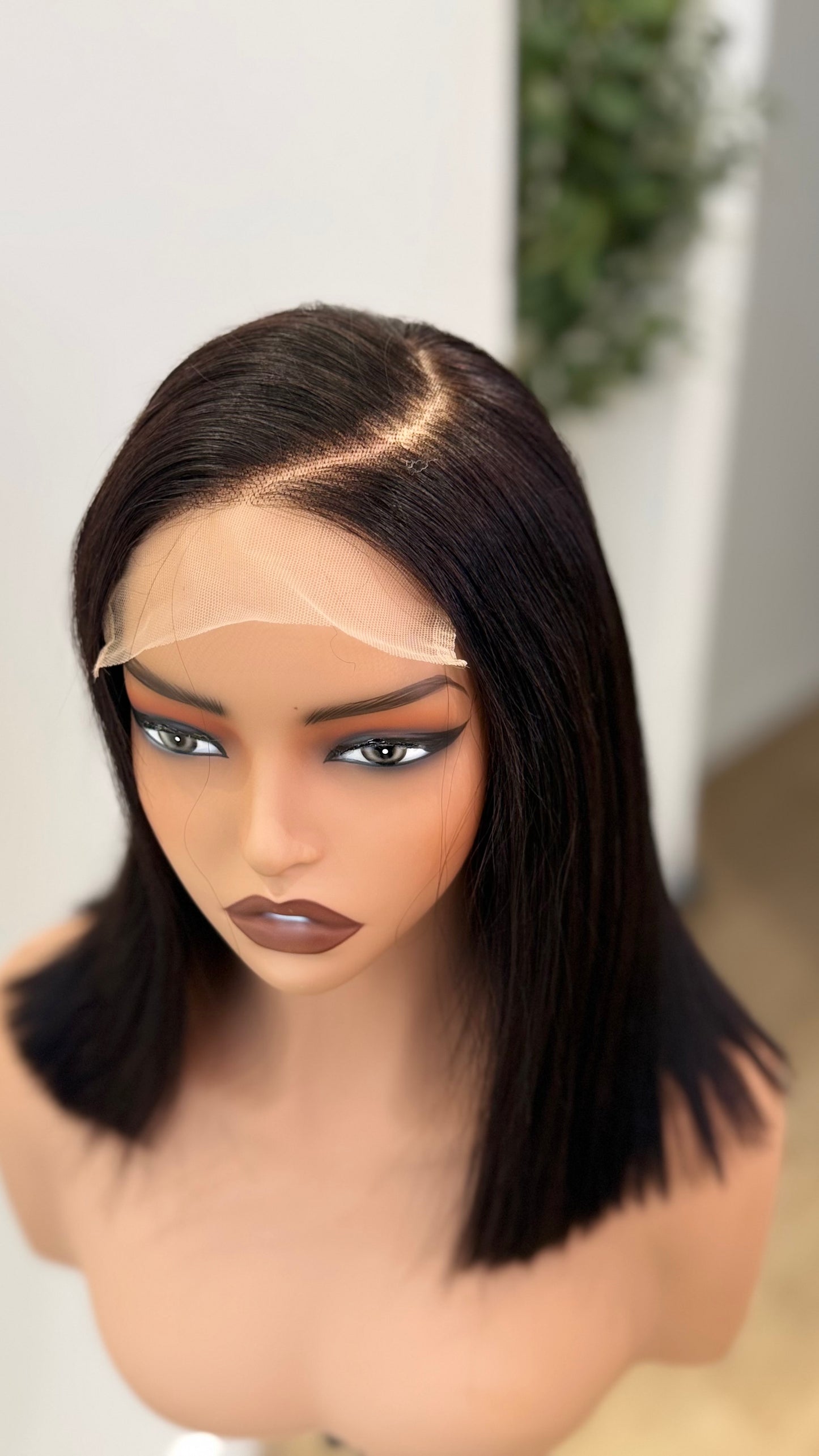 Luna – Bob Plongeant Lisse Noir Lace Transparente Glueless